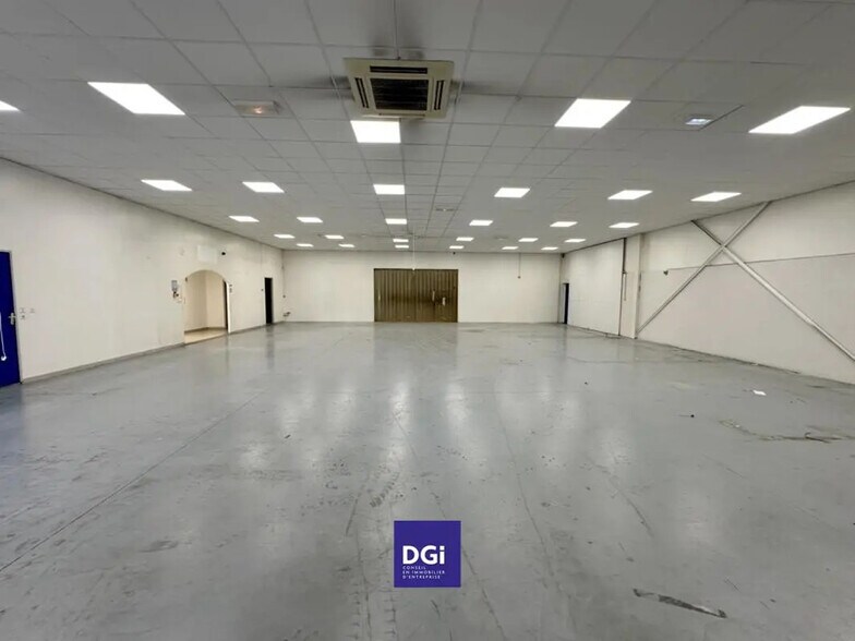 Local d’activités dans Nîmes à louer - Photo intérieure – Image 2 sur 10