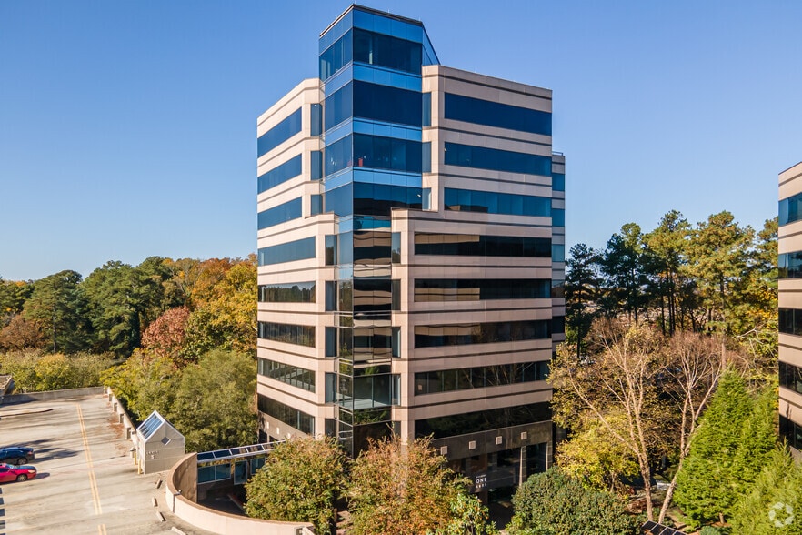 5605 Glenridge Dr NE, Atlanta, GA à louer - Photo de l’immeuble – Image 3 sur 6
