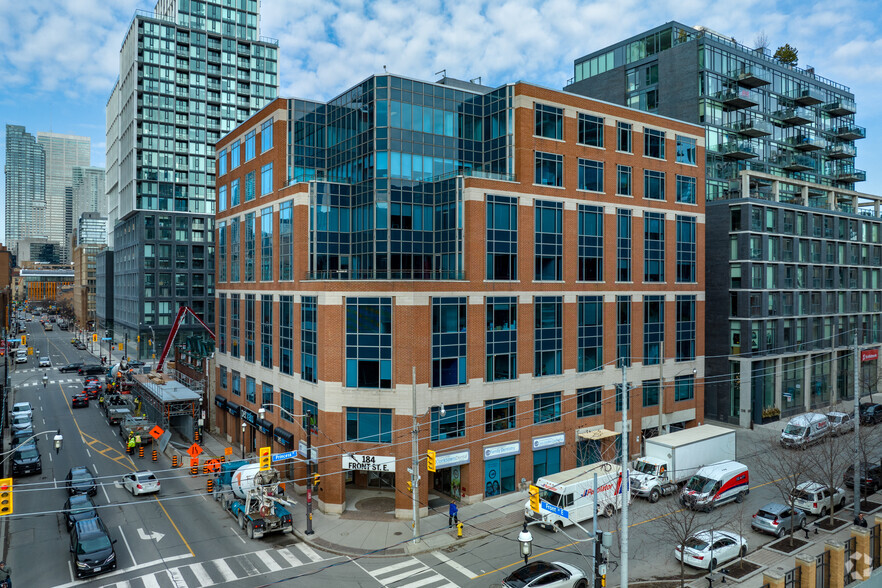 184 Front St E, Toronto, ON à louer - Photo de l’immeuble – Image 1 sur 11
