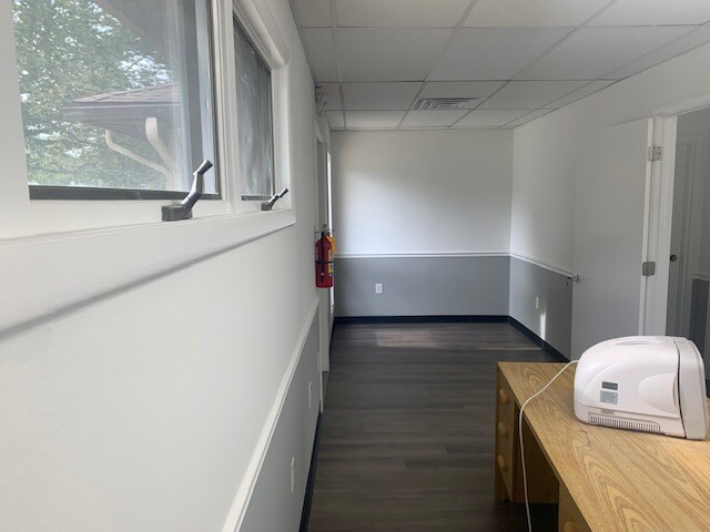 1076 Parkway Ave, Ewing, NJ à louer - Photo intérieure – Image 3 sur 9