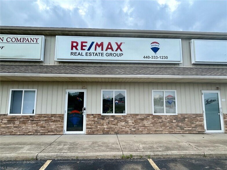 32961 Pin Oak Pky, Avon Lake, OH à vendre - Photo de l’immeuble – Image 2 sur 37