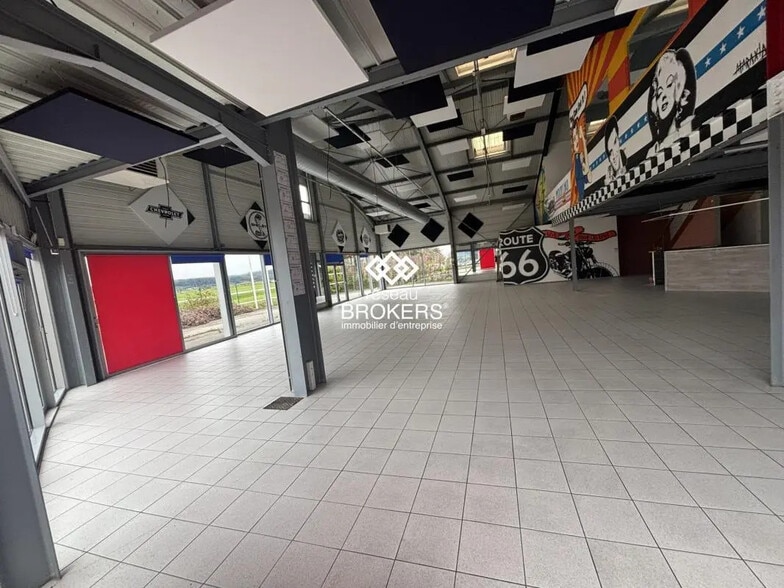 Local commercial dans Pontarlier à vendre - Photo de l’immeuble – Image 3 sur 7