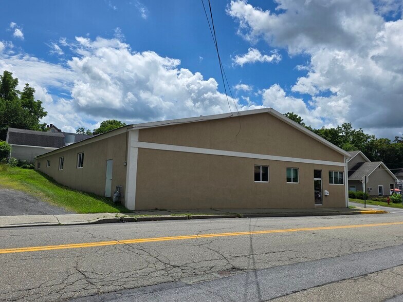 249 W Main St, Goshen, NY à vendre - Photo de l’immeuble – Image 2 sur 9