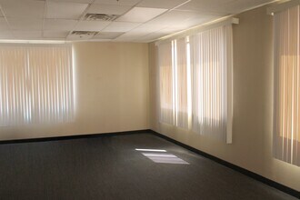 2920 N Green Valley Pky, Henderson, NV à vendre Photo intérieure– Image 2 sur 4