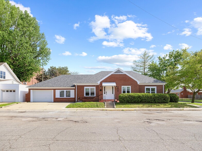 209 W 6th St, Pittsburg, KS à vendre - Photo principale – Image 1 sur 9