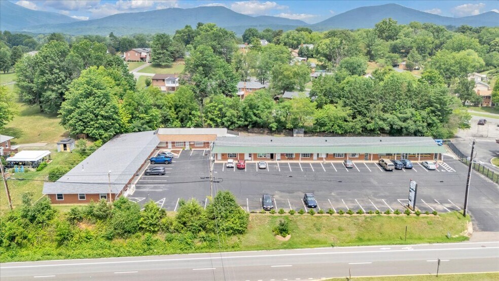 3100-3120 Peters Creek Rd, Roanoke, VA à vendre - Photo de l’immeuble – Image 2 sur 8