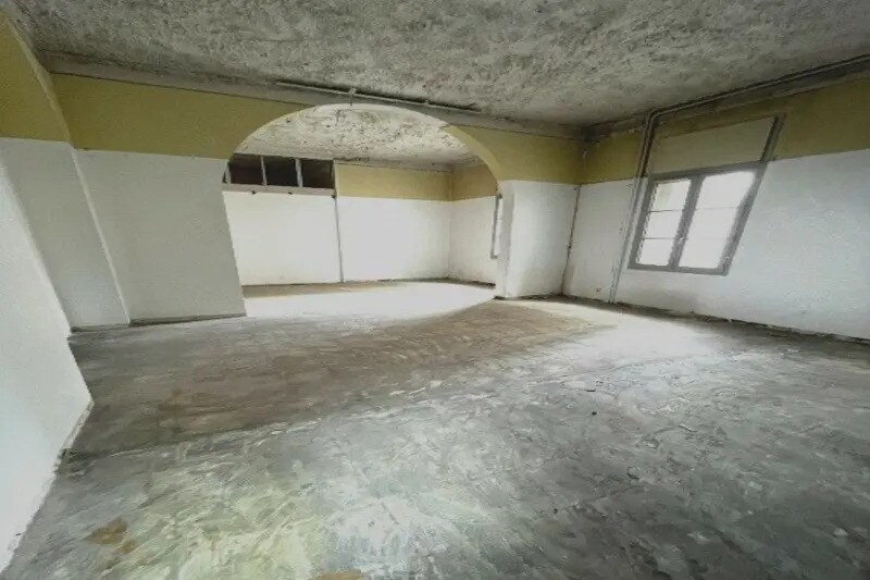 Bureau dans Nîmes à louer - Photo de l’immeuble – Image 2 sur 7