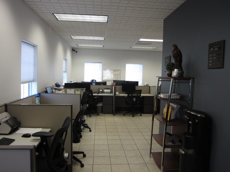 1425 Universal City Blvd, Universal City, TX à louer - Photo de l’immeuble – Image 3 sur 7