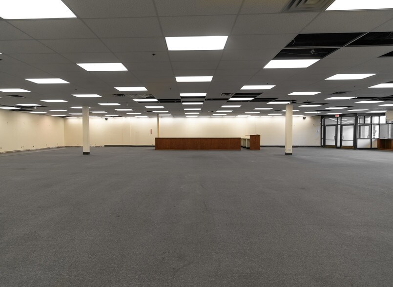 901-1001 S Main St, Cheshire, CT à louer - Photo intérieure – Image 2 sur 17