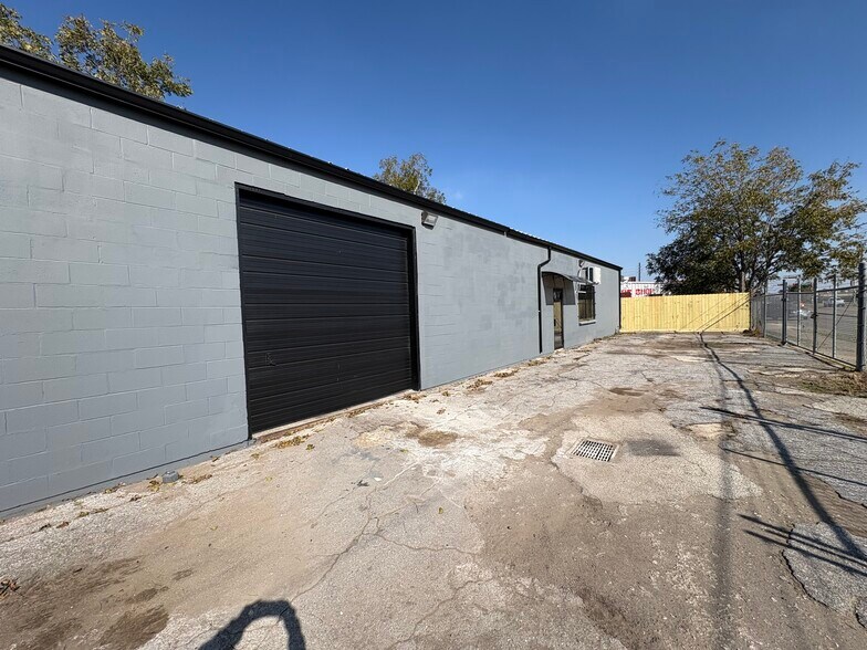 6251 Griggs Rd, Houston, TX à vendre - Photo de l’immeuble – Image 2 sur 14