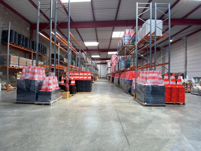 Plus de détails pour Bureau, Local d'activités à louer