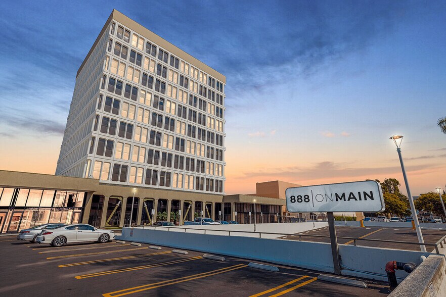 888 N Main St, Santa Ana, CA à vendre - Photo de l’immeuble – Image 2 sur 20