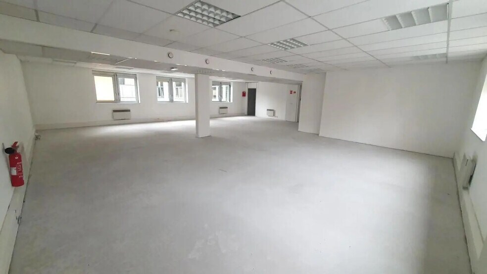 Bureau dans Versailles à louer - Photo de l’immeuble – Image 3 sur 9