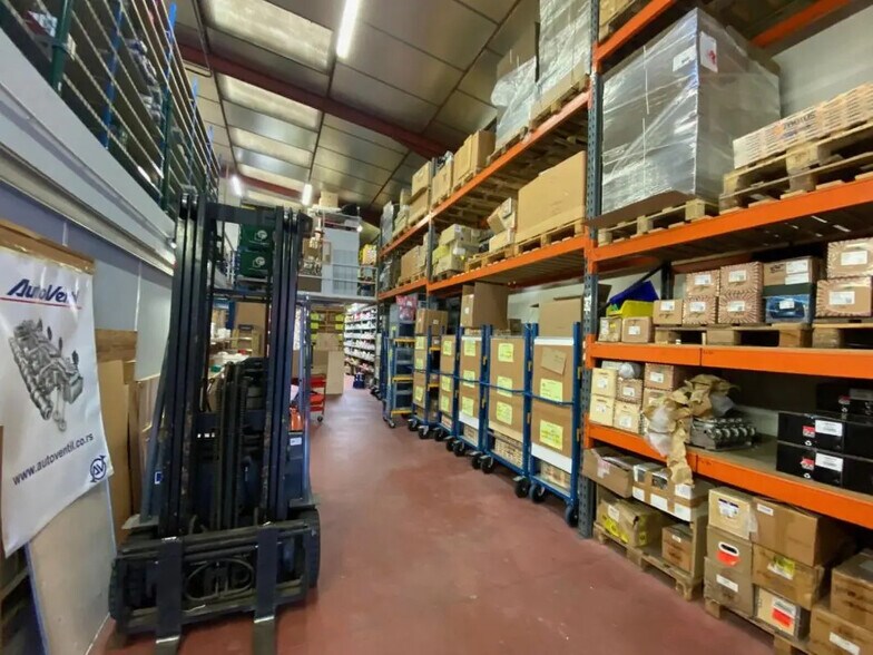 Local d’activités dans Vénissieux à louer - Photo de l’immeuble – Image 3 sur 11