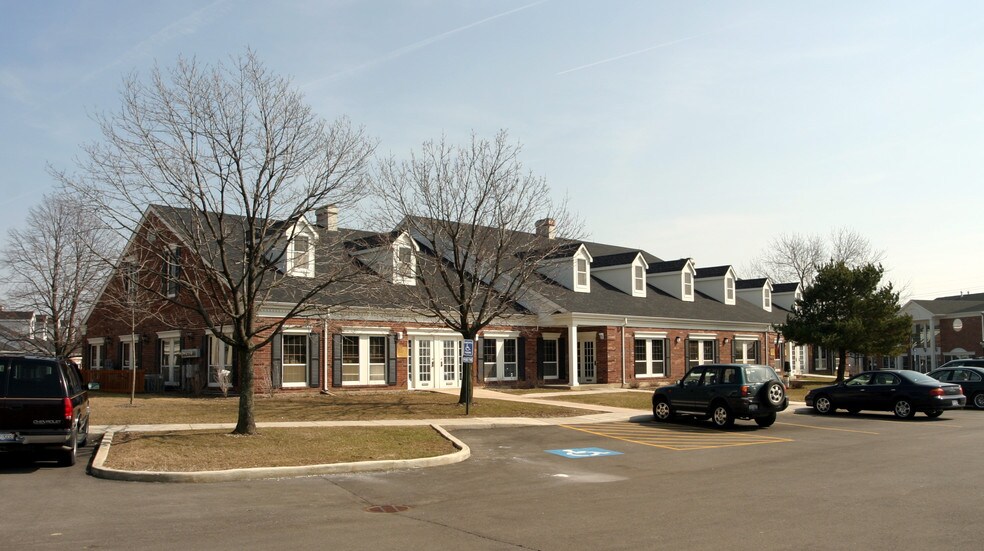 33 W Higgins Rd, South Barrington, IL à vendre - Photo de l’immeuble – Image 1 sur 1