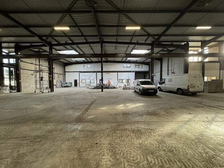 Local d’activités dans Le Thillay à louer - Photo intérieure – Image 2 sur 9