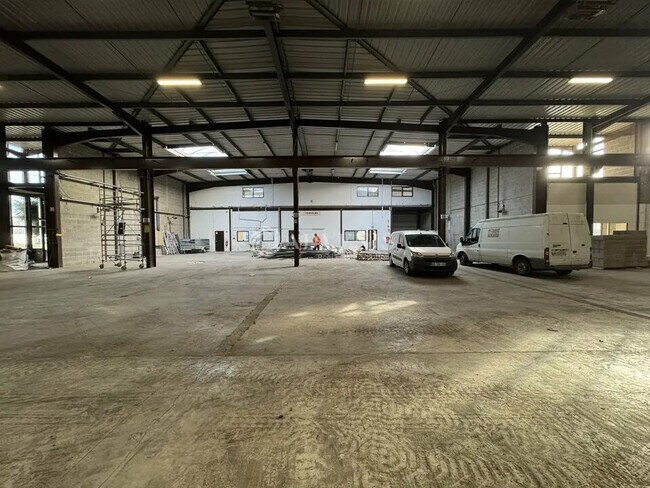 Plus de détails pour Local d'activités à louer