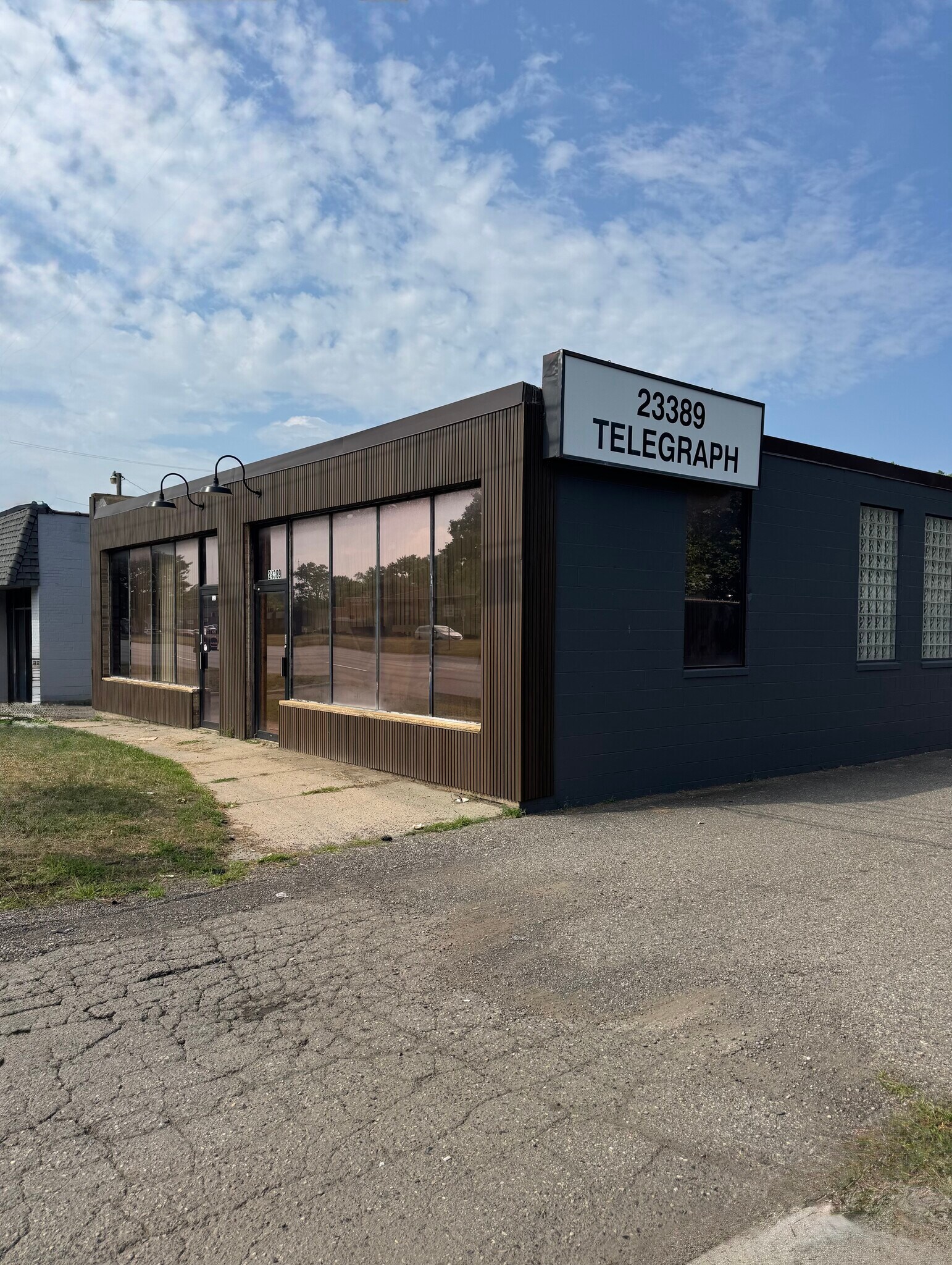 23389-23391 Telegraph Rd, Southfield, MI à louer Photo de l’immeuble– Image 1 sur 7