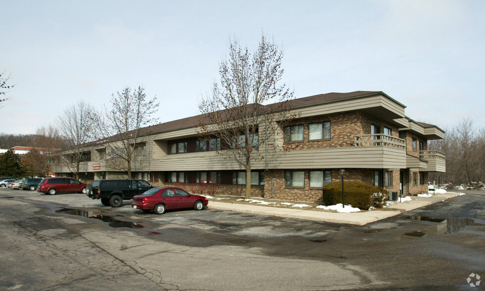 437 S Yellowstone Dr, Madison, WI à louer - Photo de l’immeuble – Image 1 sur 5