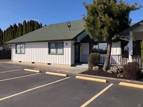 3028-3030 Gateway Loop, Springfield, OR à louer Photo de l’immeuble– Image 1 sur 2