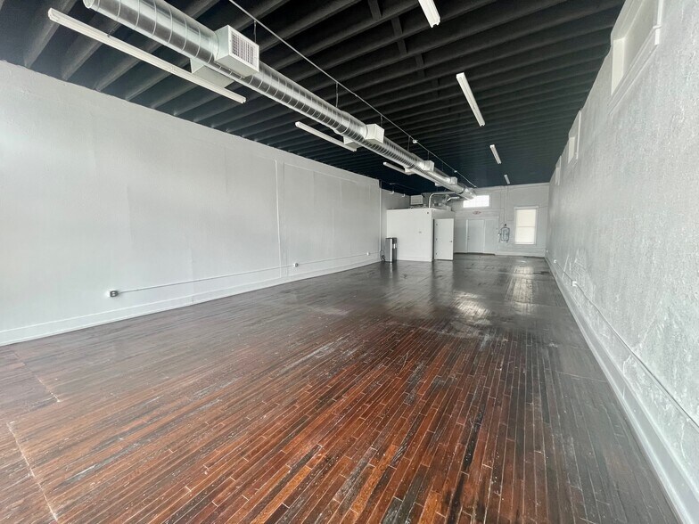 1427 N Austin St, Seguin, TX à louer - Photo de l’immeuble – Image 2 sur 9