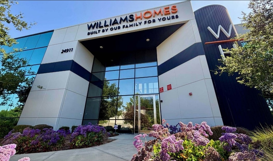 24911 Avenue Stanford, Valencia, CA à louer Photo principale– Image 1 sur 7