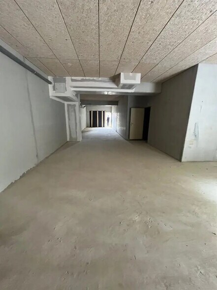 Local commercial dans Paris à louer - Photo de l’immeuble – Image 1 sur 6
