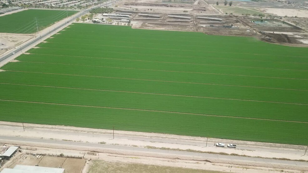 S of U.S. Hwy 95 on the East Side of the Avenue 12, Yuma, AZ à vendre - Vidéo sur l’annonce professionnelle – Image 2 sur 3