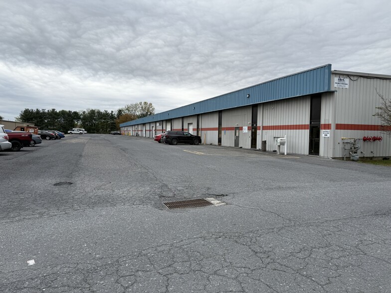273 Mulberry Dr, Mechanicsburg, PA à louer - Photo de l’immeuble – Image 3 sur 3