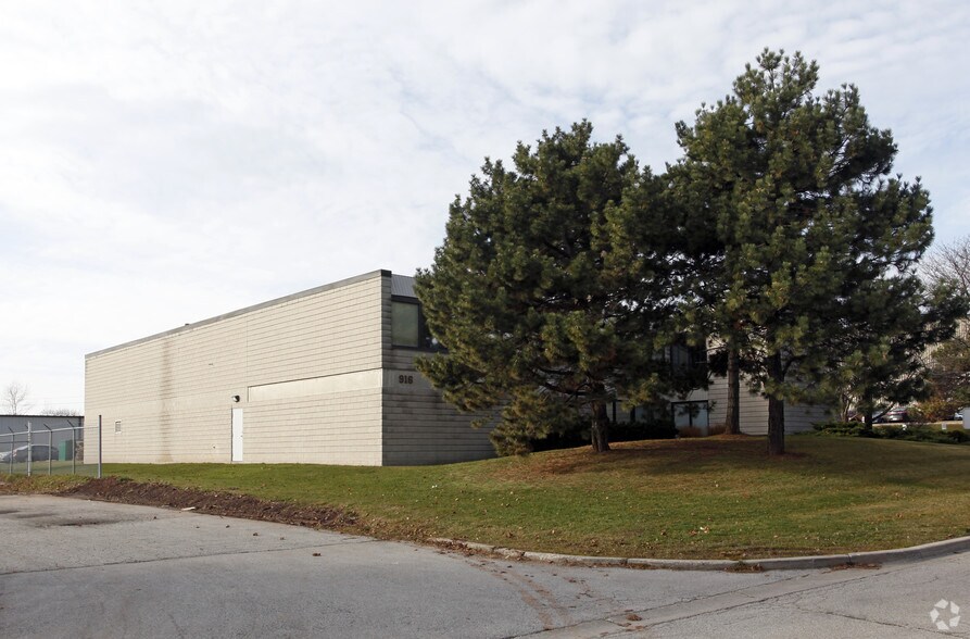 916 Gateway, Burlington, ON à louer - Photo de l’immeuble – Image 2 sur 4