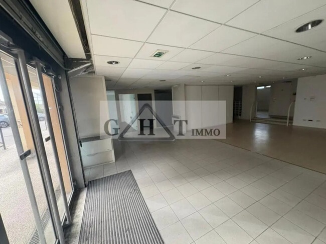 Plus de détails pour Local commercial à vendre