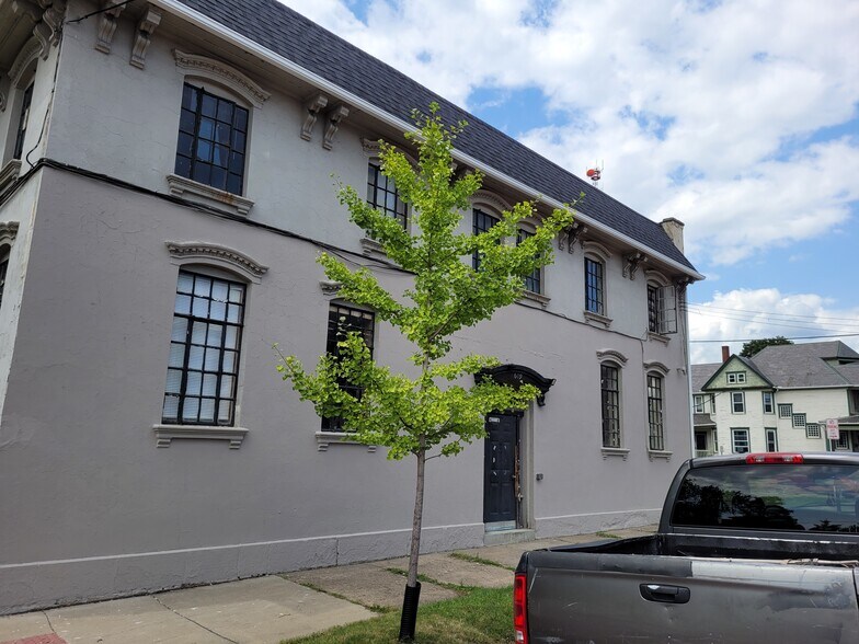 609 Cleveland Ave SW, Canton, OH à vendre - Photo de l’immeuble – Image 2 sur 7