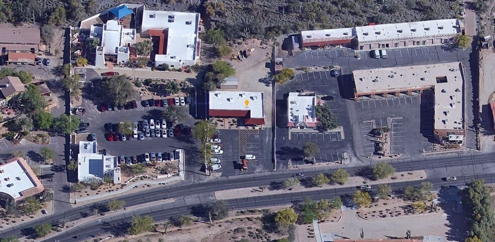 6528 E Cave Creek Rd, Cave Creek, AZ à louer - Photo de l’immeuble – Image 2 sur 5