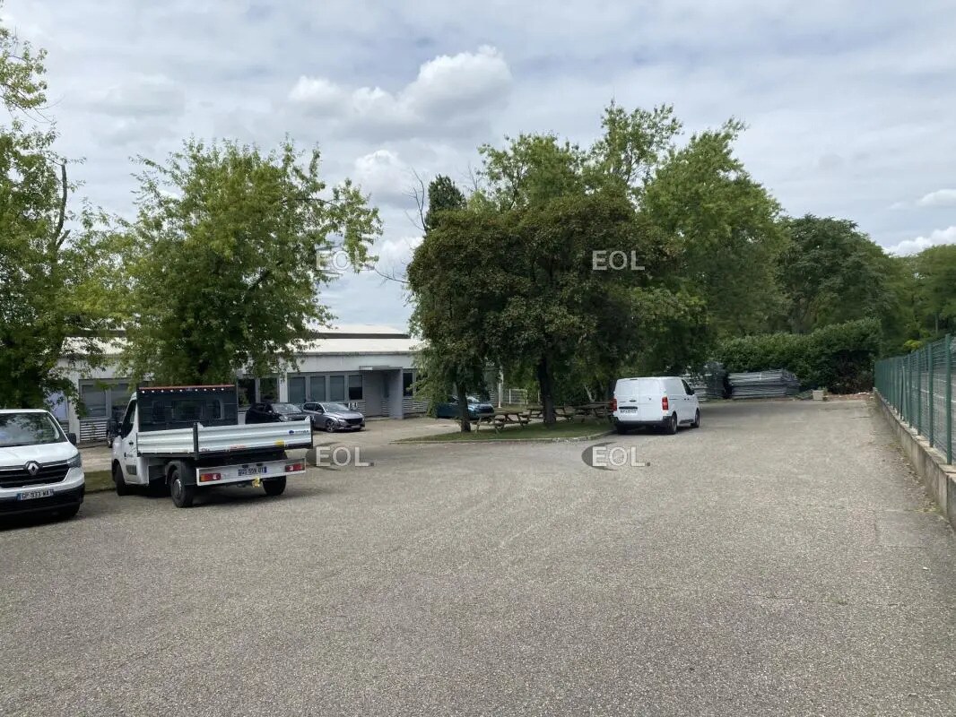 Industriel/Logistique dans Saint-Priest à louer Photo de l’immeuble– Image 1 sur 32