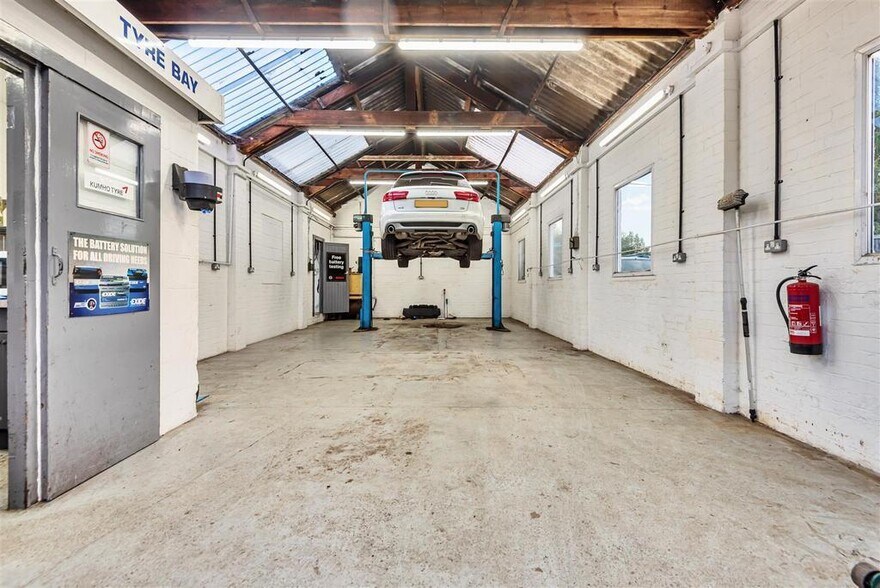 Rake Rd, Liphook à vendre - Photo de l’immeuble – Image 3 sur 18
