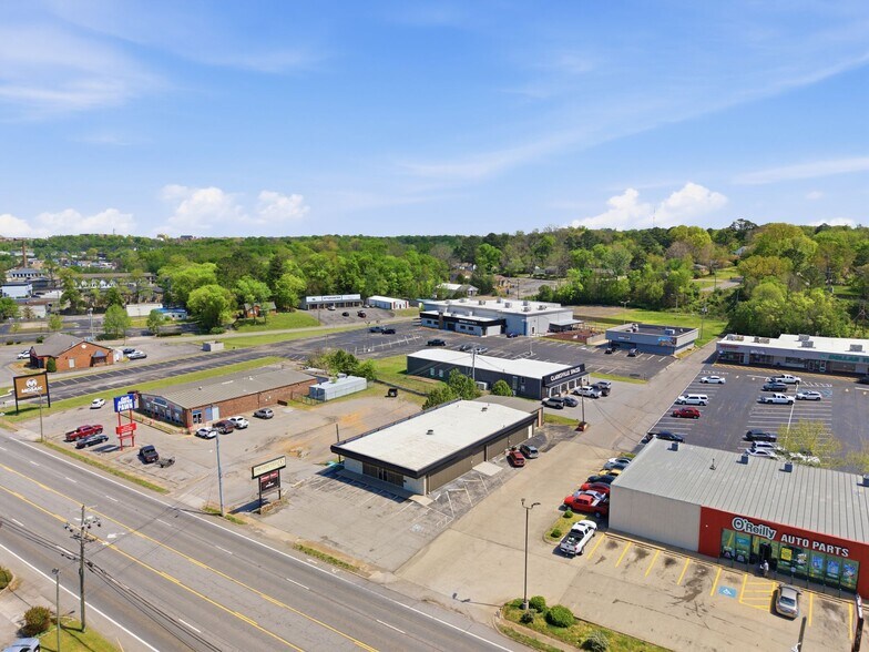 1015 S Riverside Dr, Clarksville, TN à vendre - Photo de l’immeuble – Image 2 sur 15