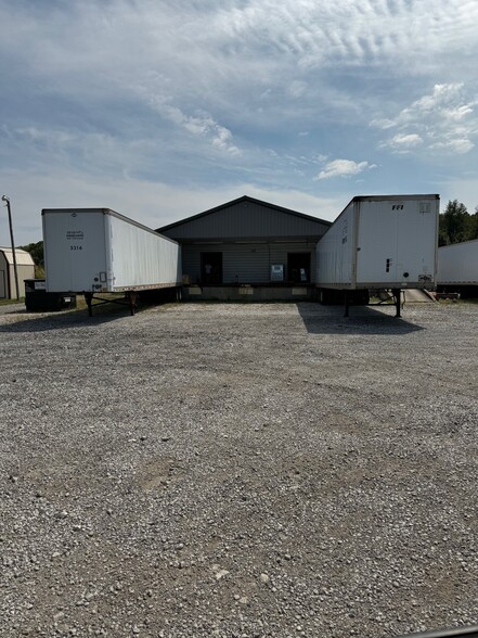 16011 State Road 60, Borden, IN à louer - Photo principale – Image 1 sur 7