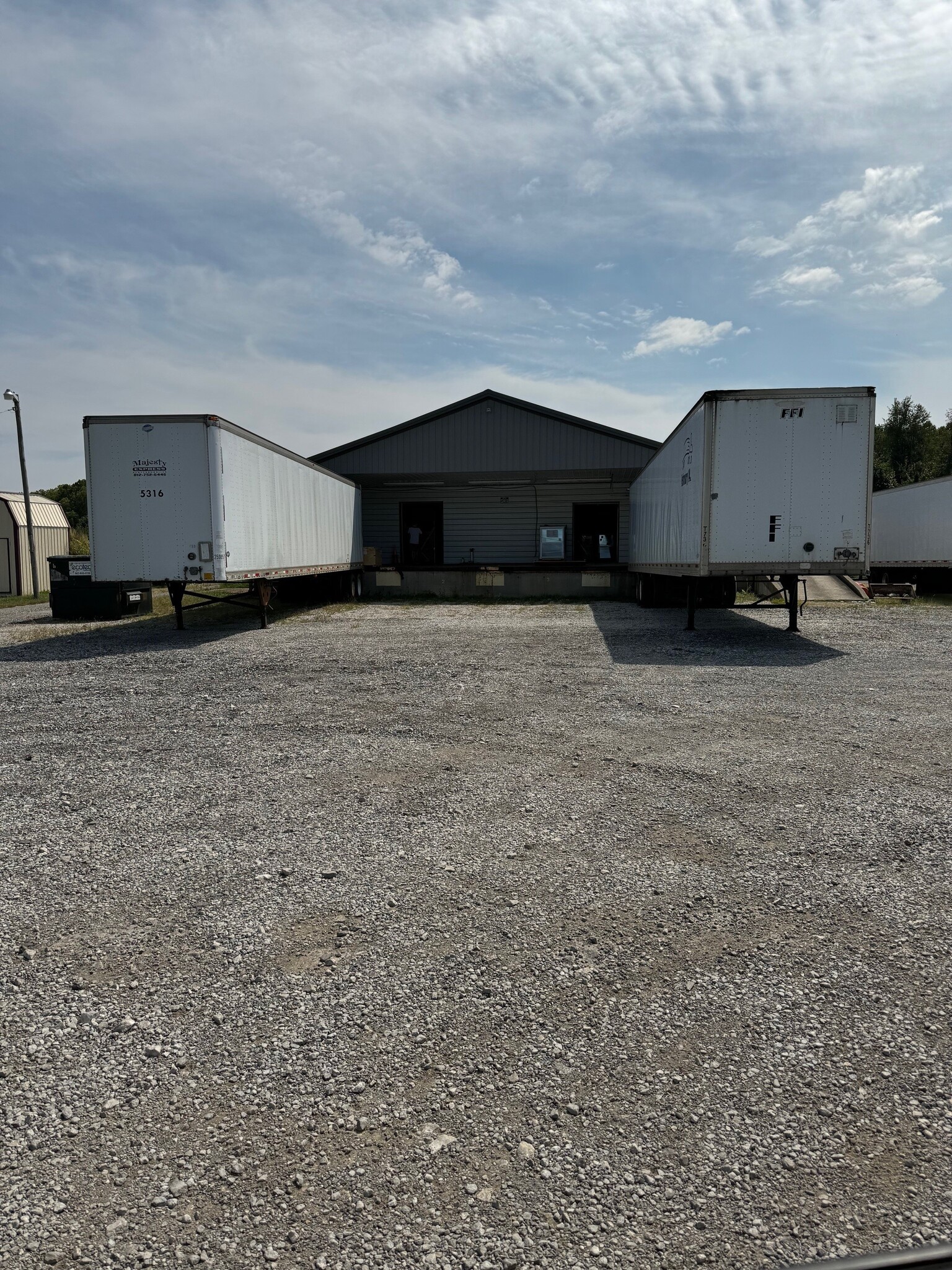 16011 State Road 60, Borden, IN à louer Photo principale– Image 1 sur 8
