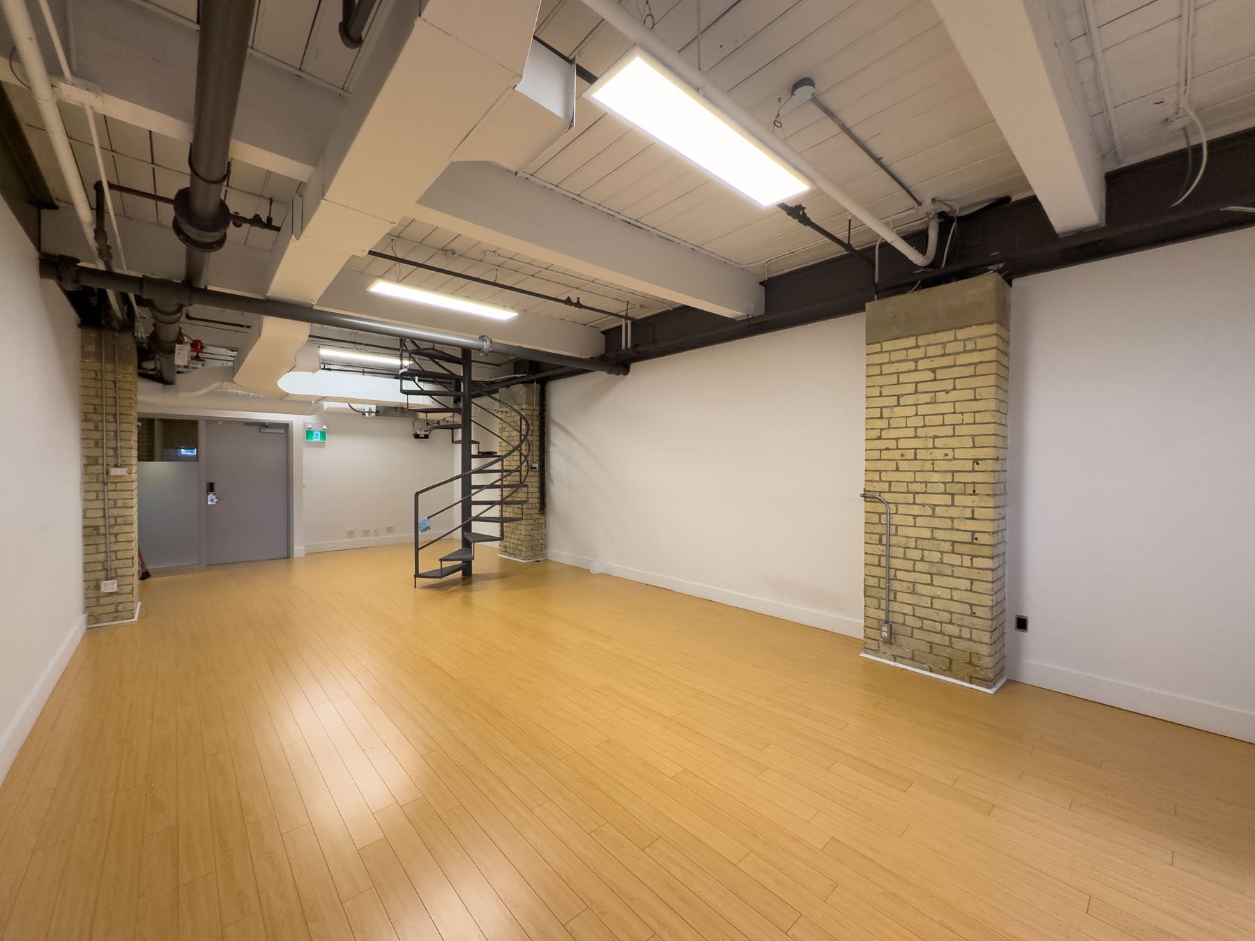 219 Dufferin St, Toronto, ON à louer Photo de l’immeuble– Image 1 sur 3