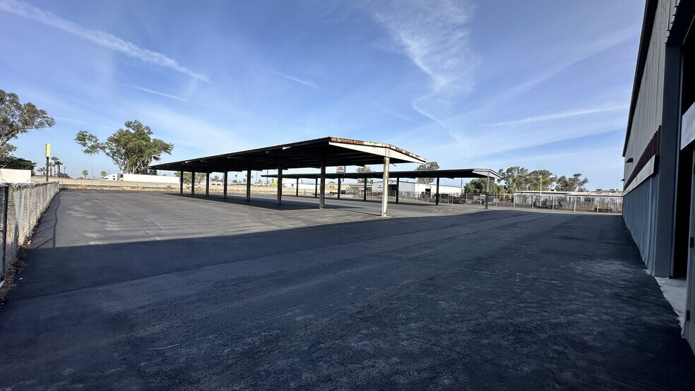 3251 N Ad Art Rd, Stockton, CA à louer - Photo de l’immeuble – Image 3 sur 9