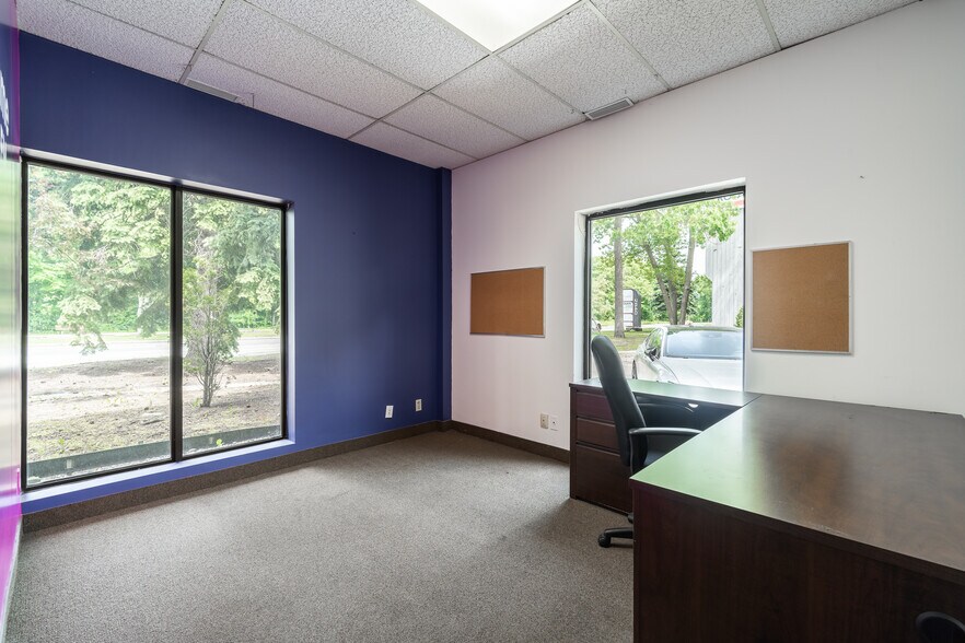 2830 Boul Saint-Martin E, Laval, QC à vendre - Photo de l’immeuble – Image 3 sur 17