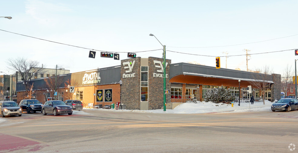 12322-12328 102 Av NW, Edmonton, AB à louer - Photo de l’immeuble – Image 1 sur 2