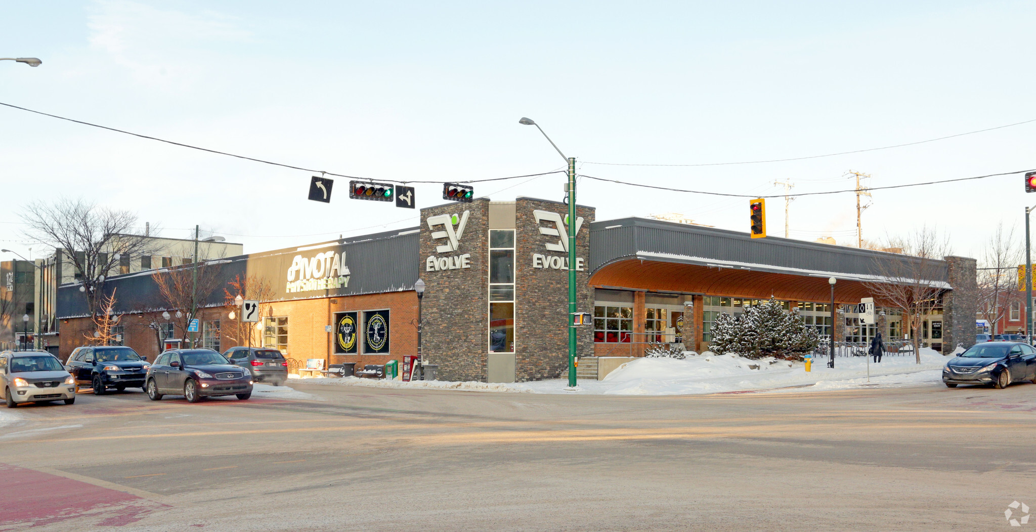 12322-12328 102 Av NW, Edmonton, AB à louer Photo de l’immeuble– Image 1 sur 3