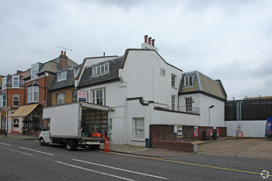 28 Sheen Ln, Londres à vendre - Photo principale – Image 1 sur 5