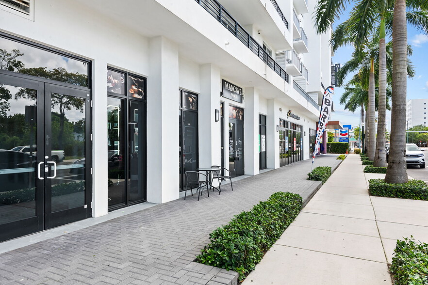 2100 SW 8th St, Miami, FL à louer - Photo de l’immeuble – Image 3 sur 26