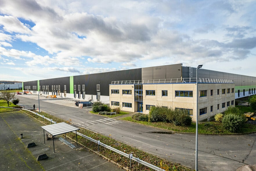 Industriel/Logistique dans Allonne à louer - Photo de l’immeuble – Image 2 sur 8