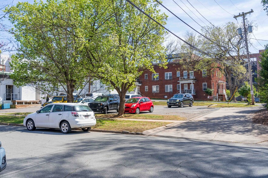 1900 E 7th St, Charlotte, NC à louer - Photo de l’immeuble – Image 2 sur 4