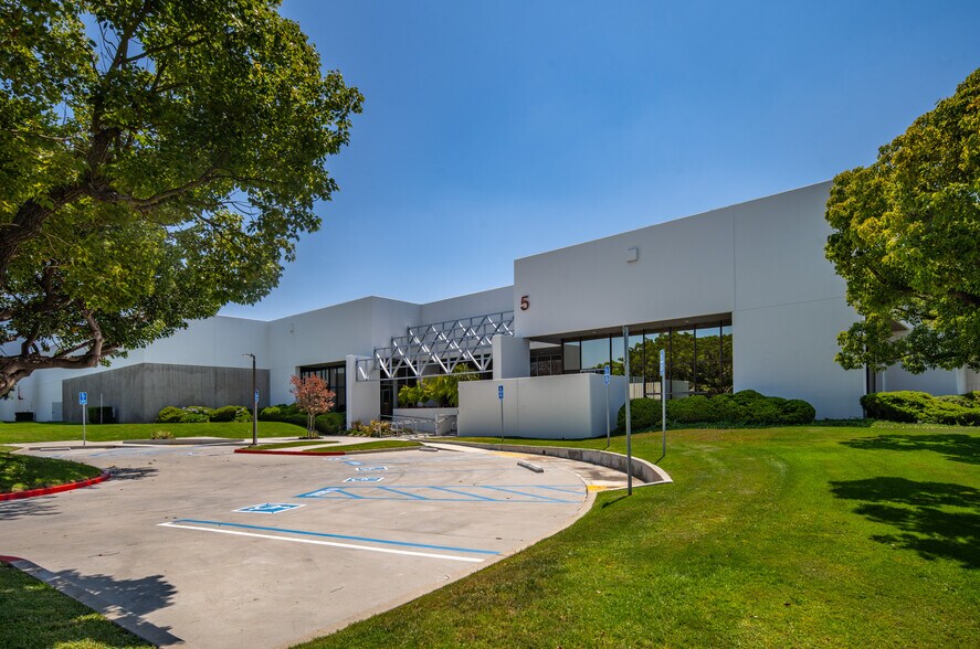5 Marconi, Irvine, CA à louer - Photo de l’immeuble – Image 2 sur 12