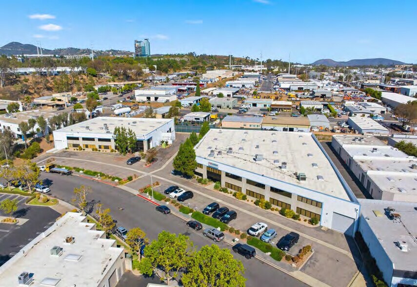 355 State Pl, Escondido, CA à louer - Photo de l’immeuble – Image 3 sur 5