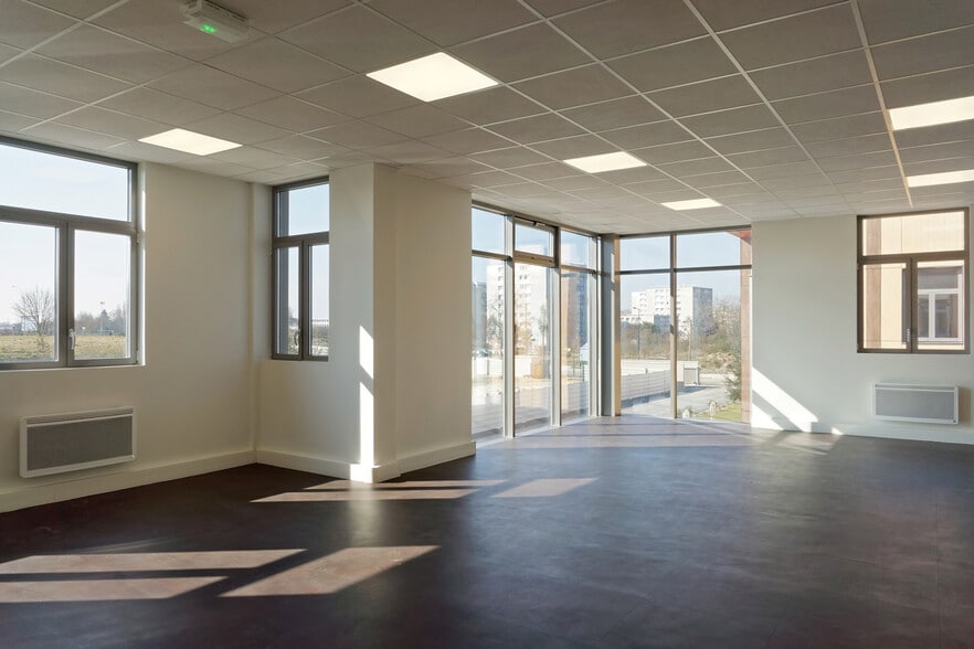 7 Allée Des Carrieres, Le Blanc-Mesnil à louer - Photo de l’immeuble – Image 3 sur 4